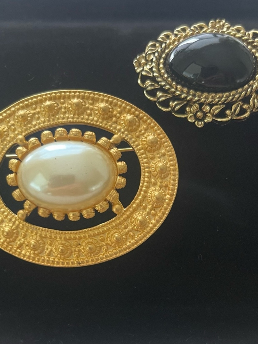 TWO VINTAGE PINS Gold-Tone Pearl Oval Brooch & Black Oval